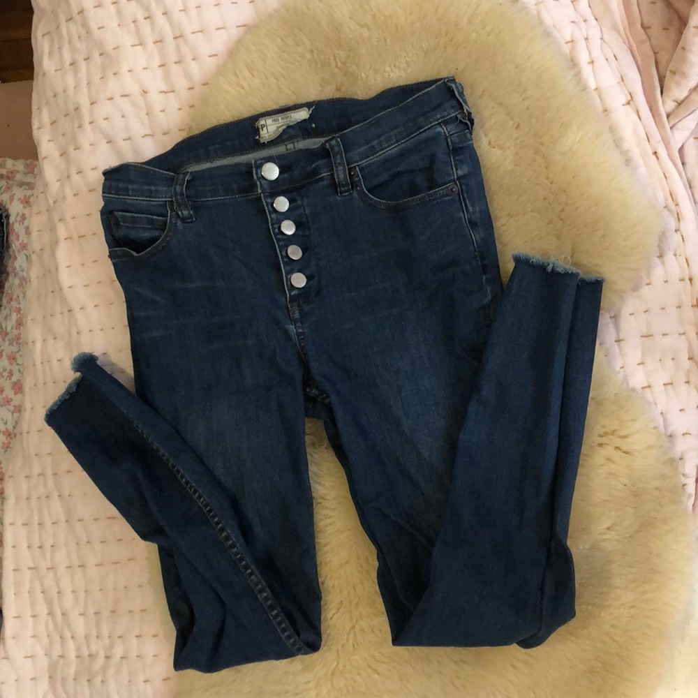 Free People skinny jeans in indigo colored wash.